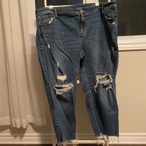 PLUS SIZE Old Navy Boyfriend Mid-Rise Distressed Jeans (22)